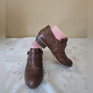 Life Stride Ankle Boots Memory Foam With Buckle Vegan Leather SZ 8M